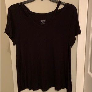 Black mossimo tee shirt